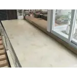 krem pločica imitacija mermera