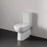 Klasična WC šolja u kupatilu sa monoblok sistemom