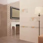 Dekorativna zidna pločica sa cvetnim motivom