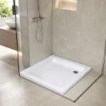 tuš kada 90x90 u modernom kupatilu